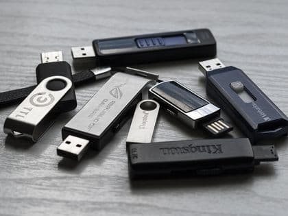 USB flash disky: Proč selhávají a jak zachránit data
