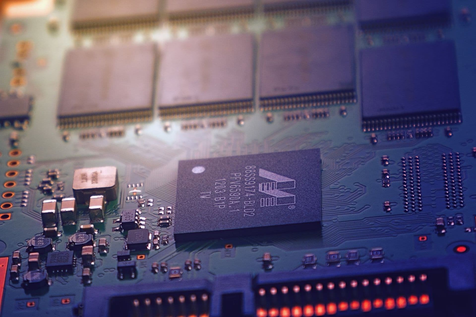 Technologie SSD disku — NAND flash paměťové čipy