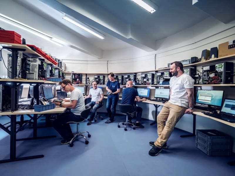 Tým specialistů DataHelp při práci