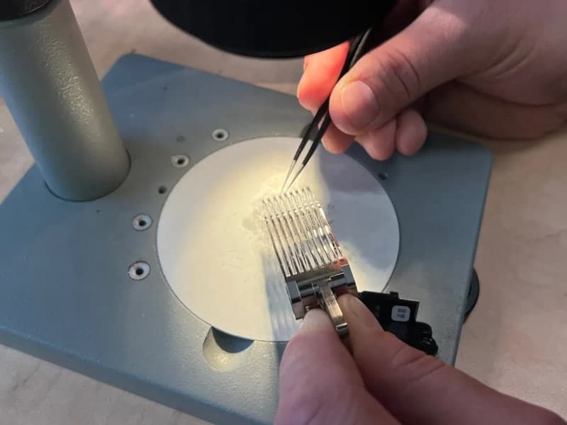 Práce s čtecími hlavami v čistém prostředí