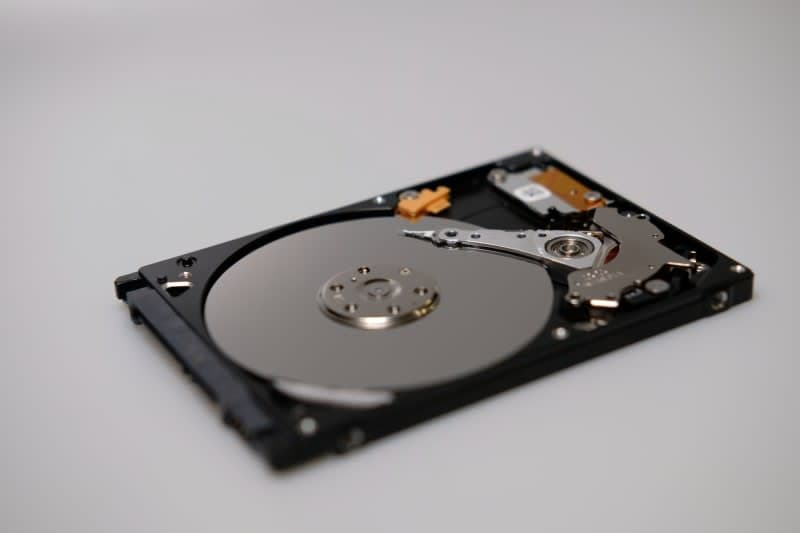 Disk přejetý vysokozdvižným vozíkem — zachráněno 99,85 % dat