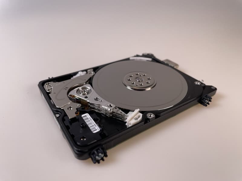WD Passport 1 TB — poškozený povrch ploten